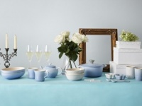 ル・クルーゼ ブライダルから大人気カラー「コースタルブルー」のブライダルギフトが登場♪