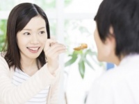 きゃっ、いい年齢なのに……女子が「不意打ちの間接キス」にときめいたエピソード・5選
