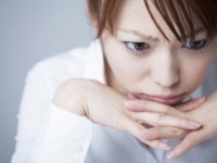 イライラが1位！　女子が生理前に感じる体の不調ランキング