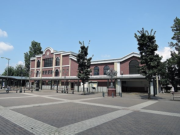 若葉駅西口