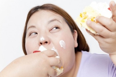 食欲が抑えられない！　生理中になぜか食べたくなるもの4つ