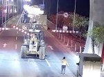 【中国】高速代払うのイヤ⇒　バーを鮮やかに破壊！