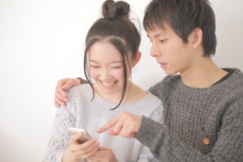怪しい!?　「彼女のスマホを覗き見」したくなる理由6つ