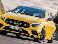 新型メルセデスベンツ・AクラスにAMG A35 4マチック登場！2リッターターボで300馬力超え、ライバルのCセグメントホットハッチとスペックを徹底比較！