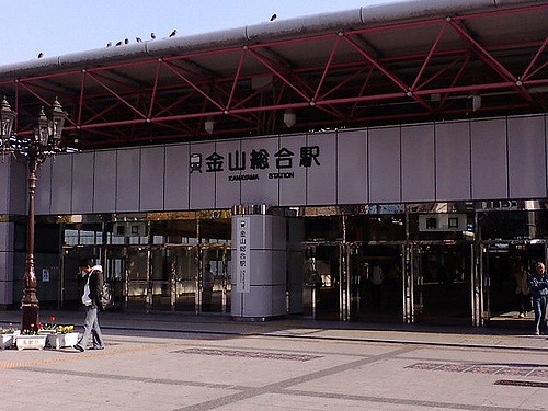 金山総合駅南口（keyakiさん撮影、Flickrより）