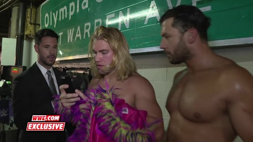 WWEレスラー　ポケモンGOにはまる
