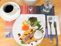 街中の喧騒を忘れる店内と絶品サンドウィッチが自慢♪「THE ROYAL CAFE YOKOHAMA MONTE ROSA」