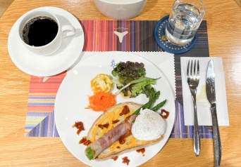 街中の喧騒を忘れる店内と絶品サンドウィッチが自慢♪「THE ROYAL CAFE YOKOHAMA MONTE ROSA」