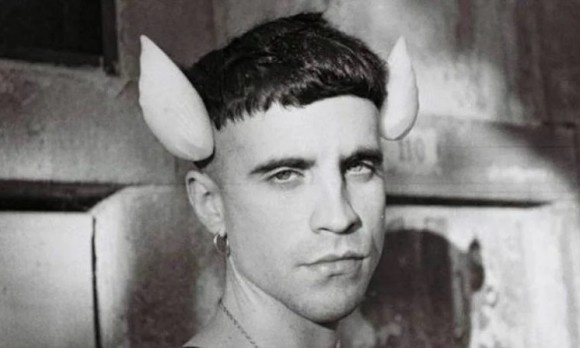 頭蓋骨に大気の振動を知覚できる「ヒレ」を埋め込み独自の生物種となった男性（スペイン）