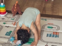 「ココにあるはずなんだけど...」　自分の〝アレ〟探す1歳が可愛すぎて悶絶