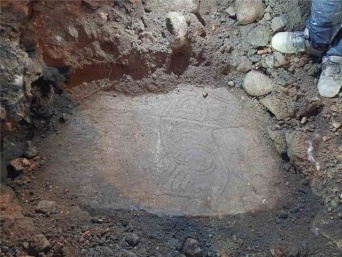 行方不明だったバイキングのルーン石碑が下水道から発見される（スウェーデン）