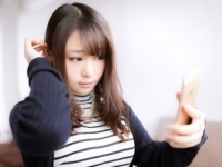 「ほどほど美人」が多い……？　自撮りする女子の特徴4つ