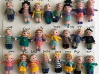 学校閉鎖中、受け持ちの生徒たちを思い、全員の編みぐるみを作った小学校教師（オランダ）