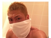 ゴールデンボンバー樽美酒が「イケメン・スッピン写真」投稿