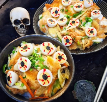 飯テロうまうまチキンカツ丼、うずら目玉混入バージョンの作り方【ネトメシ】