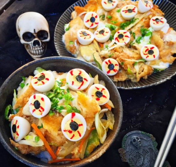 飯テロうまうまチキンカツ丼、うずら目玉混入バージョンの作り方【ネトメシ】