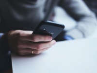 77％が〇〇！　LINEのタイムラインで近状報告をする友だちの投稿に反応「する」or「しない」？