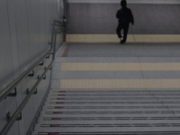 「ベビーカーの息子と電車に乗ろうとしたけど諦めた私。駅の階段の前で、大学生くらいの若者が...」（埼玉県・50代女性）