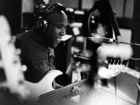 ネイザン・イースト、最新アルバムから3曲先行配信開始！ 貴重な音源を収録した幻のテープの貴重映像も公開