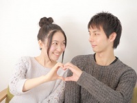 出会いで結婚を直感！ 異性に対して「運命の相手」と感じたこと「キスされた瞬間」「夢に出てきた」