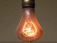 115年前からずっと点灯し続ける電球が存在！定点実況動画も大人気
