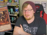 遊戯王のタトゥーを彫り続ける男性、数でデュエル！ギネス記録に挑戦（アイルランド）