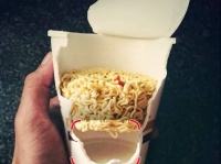 カップの隙間、トレーナーの胸元の三角、日用品がそうなっているのにはちゃんと理由があった