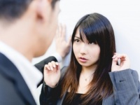 思わず彼氏に同情……。同性が「中二病かも」と思ってしまう女性の言動4選！