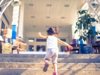 子ども達を叱る母親が行き過ぎ（画像はイメージ）