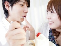 とんでもねぇっ！　彼女にしたくない「オトコ好きな女性」の特徴・6つ