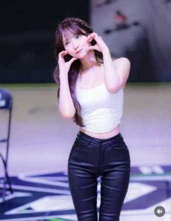 Instagram:三上悠亜(@yua_mikami)より