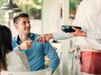 きゃ、いい男っ！　女性がデートでときめく「会計での男性の行動」6つ