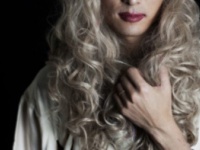 「どしゃ降りの雨の夜、信号待ちをしていた私。そこに女装の男性が近付いてきて...」（宮城県・40代）