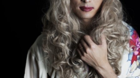 「どしゃ降りの雨の夜、信号待ちをしていた私。そこに女装の男性が近付いてきて...」（宮城県・40代）