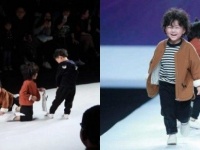 小さな子どもたちのファッションショーでほのぼのハプニング。これにより一気に人気者となった4歳の男の子モデル（中国）