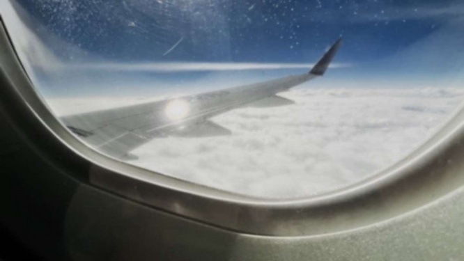 高所恐怖症の飛行機体験（画像はphotoAC）