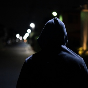 「車ハッキング窃盗団」元締めが最先端手口を不敵暴露（2）中古部品か産業廃棄物として…