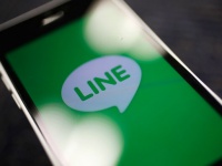 LINEの画面（ロイター／アフロ）