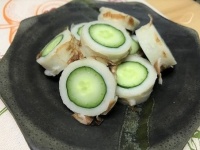 高知ではちくわにまるごとキュウリを入れる！？（画像はJタウンネット編集部撮影）