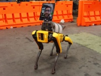 犬型ロボット「スポット」を医療現場に投入、モニターで医師と患者をつなぐ遠隔医療の救世主に（アメリカ）