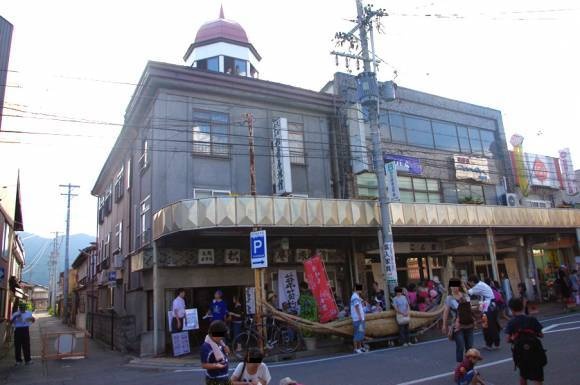 屋上のドームは大町のシンボル（画像はすべて「松葉屋ゲストハウス」提供）