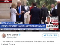 トランプ大統領、今度はフランスの大統領夫人に強引な握手【映像】