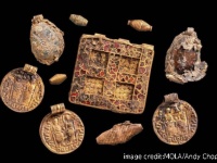暗黒時代の教会女性指導者の墓を発見。貴重で豪華な貴金属を発掘