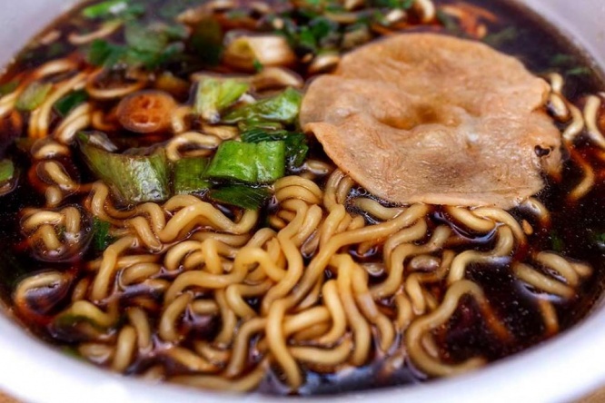 寿がきや食品「全国麺めぐり 富山ブラックラーメン」