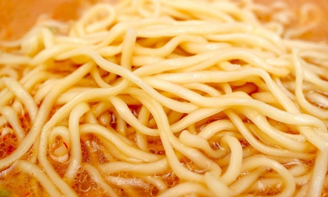 かため食感のノンフライ麺