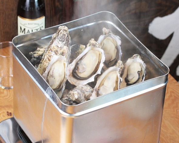 酒蒸しにした牡蠣を、日本酒でクイッと合わせたい