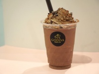 苦い？　甘い？　ゴディバ新作「ショコリキサー コロンビア ダークチョコレート カカオ99%」を飲んでみた