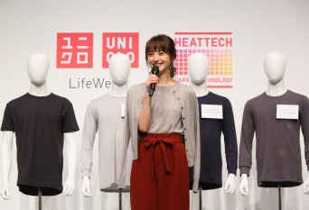 9月25日の記者発表会には佐々木希さんが登場