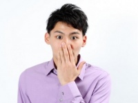 うわー、ドン引き！　男性が「下品……」と思う女性の言動10