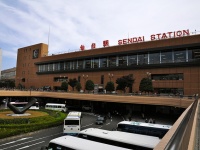 「嵐」歓迎モードに満ちあふれている仙台駅（lllnorikolll-300ERさん撮影、Flickrより）